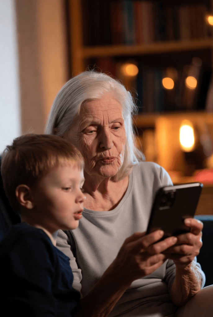 Copil fericit citind